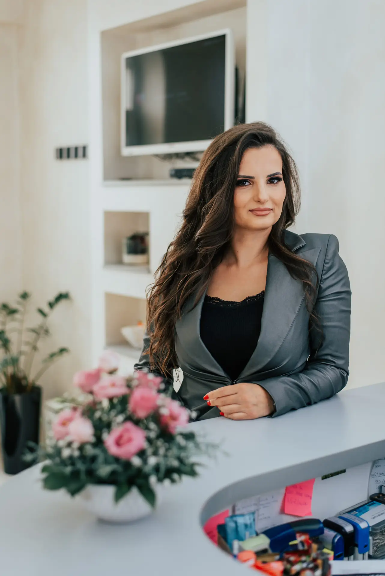 Spec. dr. stom. Sonja Gligović pri tretmanu beljenja zuba